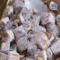 Traditional Double Roasted Turkish Delight With Pistachio (Covered With Icing Sugar)