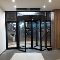 AUTOMATIC REVOLVING DOORS