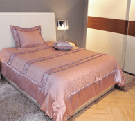 Bedspread with Pillows