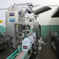 PLASTIC BOTTLE FILLING MACHINE